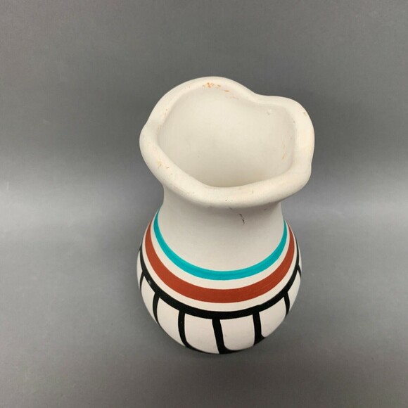 Signed L. Toya Jemez N. M. Albuquerque Native American Pottery Vase 6 5/8" High - Picture 2 of 9